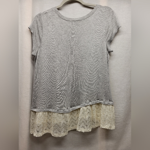 A. Byer Size Medium grey tee with Lace Detailing - Picture 4 of 5